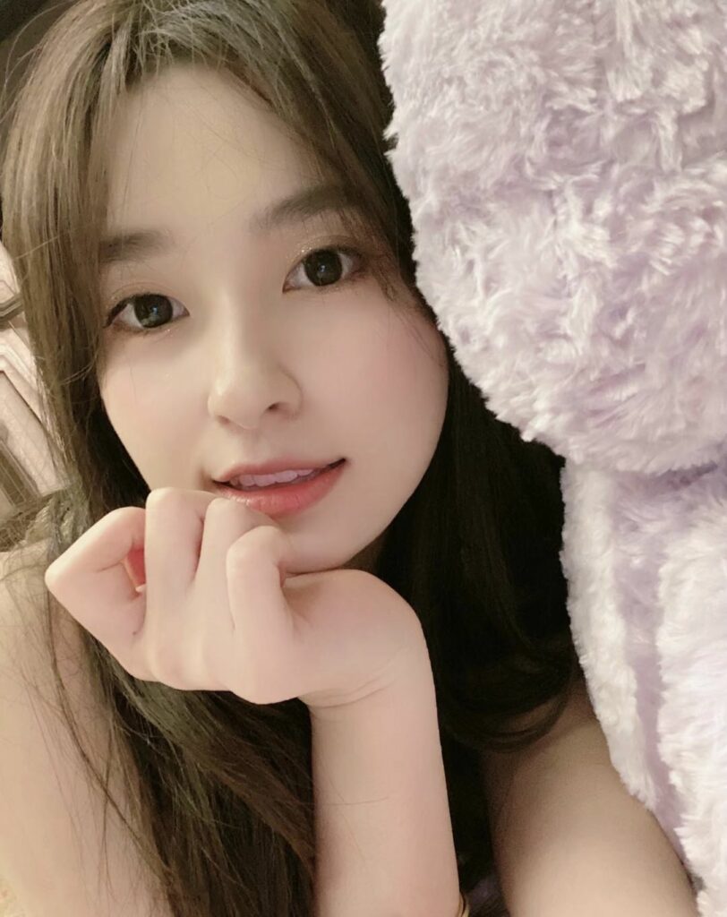 小巧玲珑的妹子乐乐