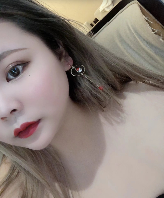 极品巨乳小嫩妹，