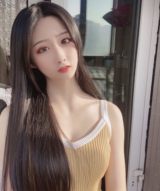 双流高端嫩模鹿纯-肌肤白如雪私处粉嫩